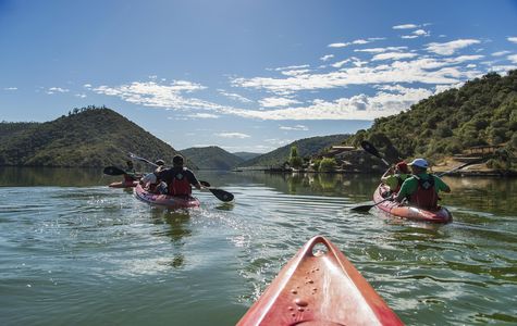 Deporte y turismo a bordo de kayaks