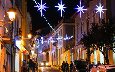 Lugares rayanos que la Navidad llena de bombillas