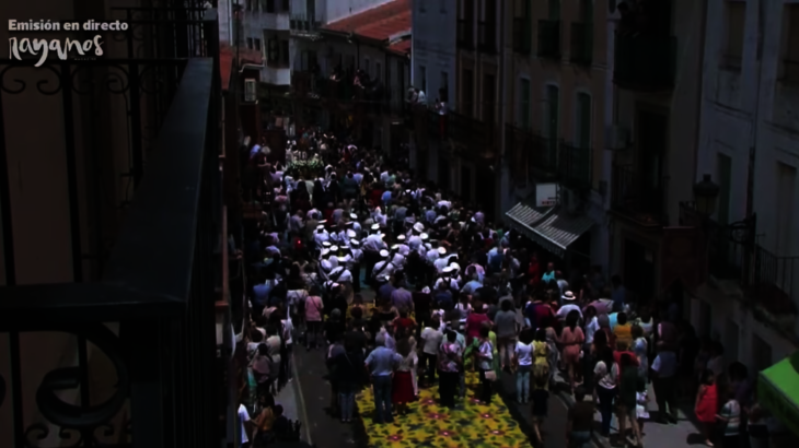 Miles de personas abarrotan San Vicente de Alcntara atradas por el esplendor de su Corpus Christi