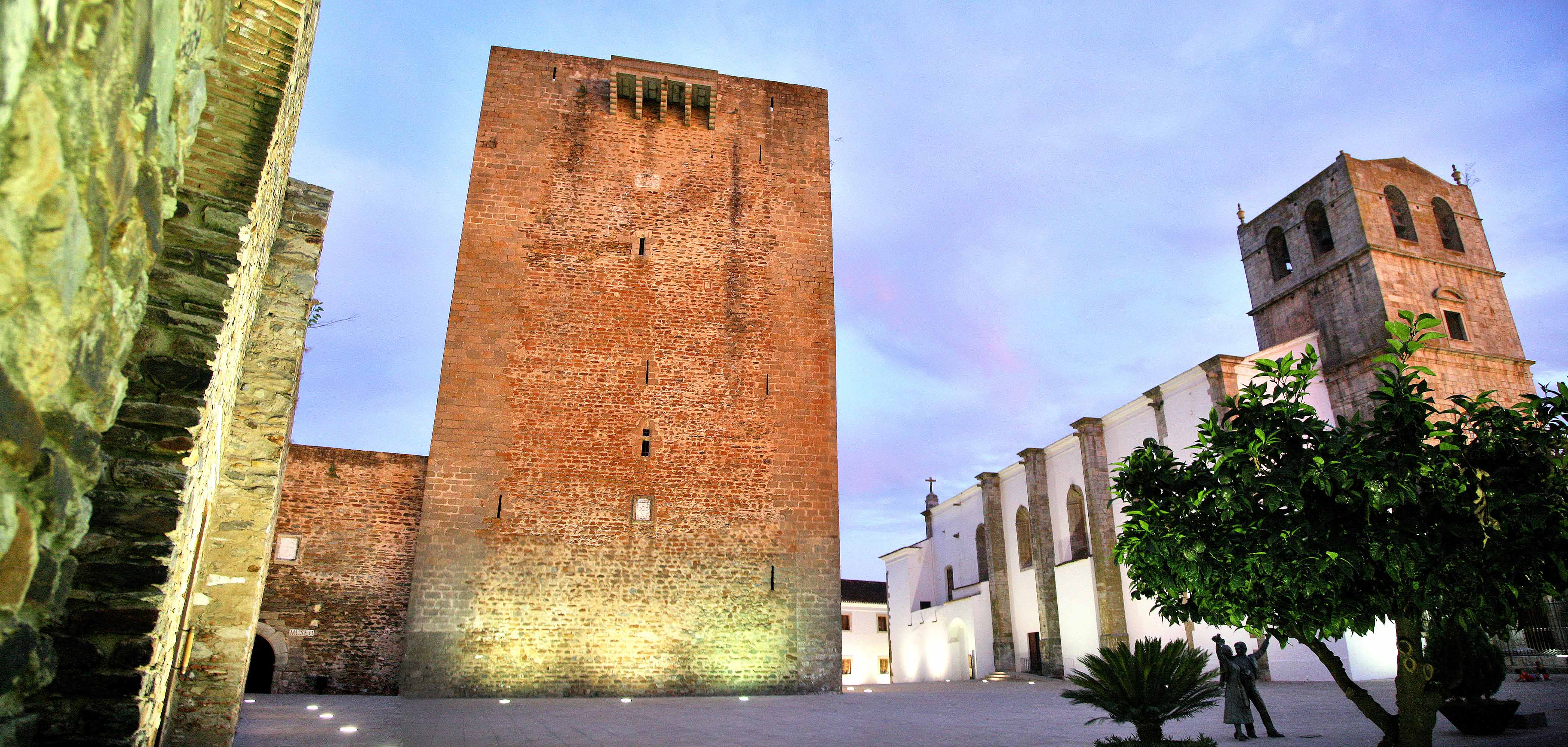Torre del Homenaje, localización del museo etnográfico. 